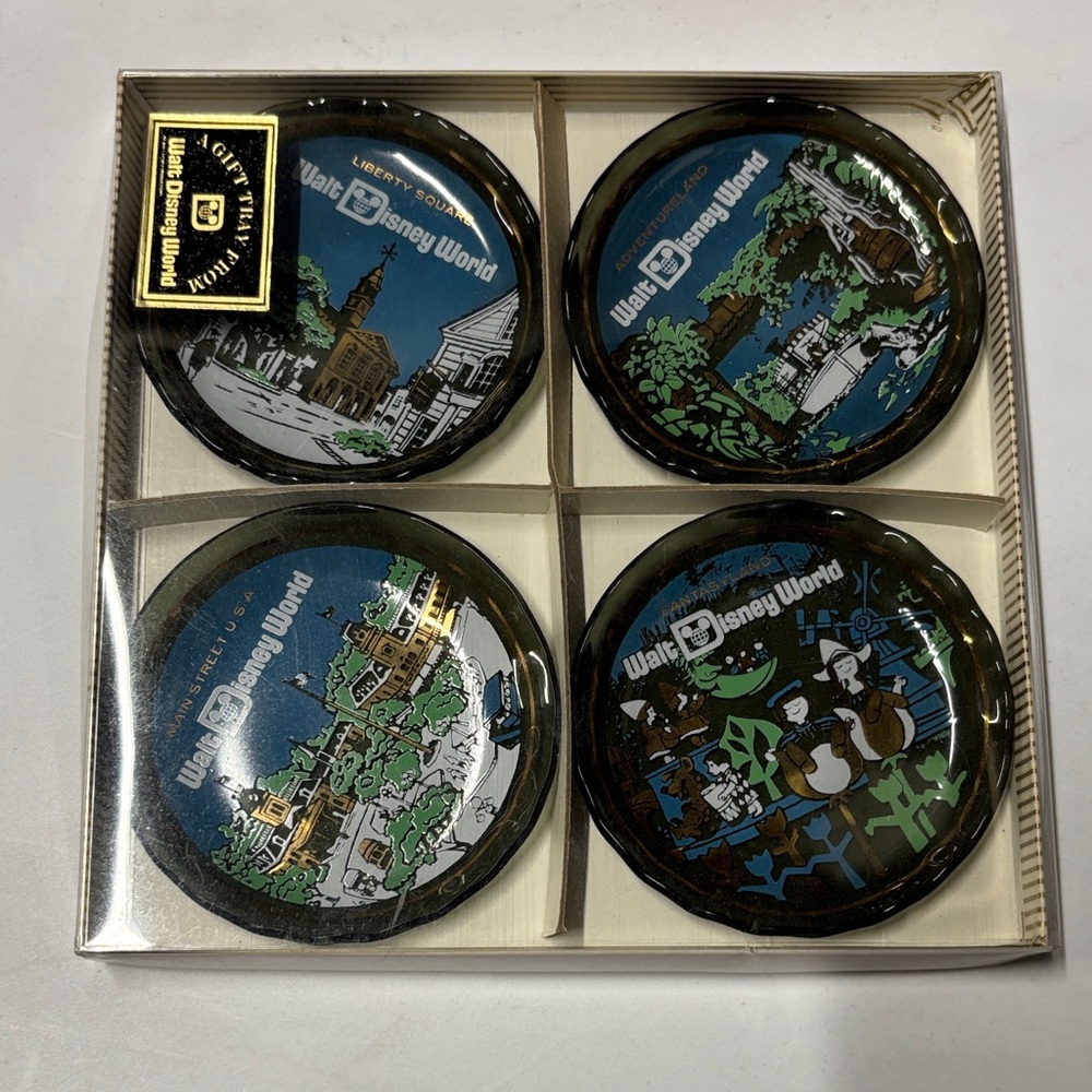 Walt Disney World vintage small dish Set